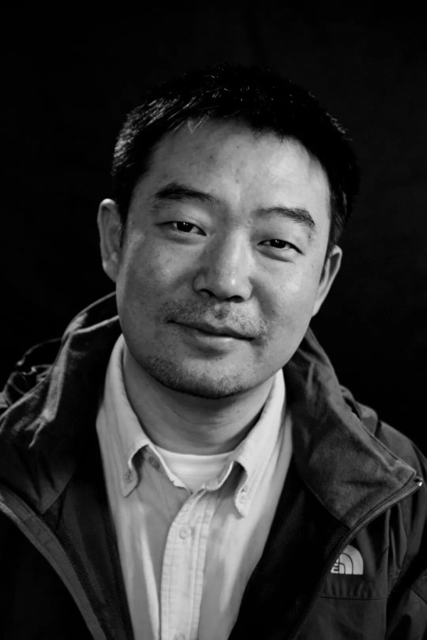 配资知识论坛网 导演温成林突发心梗抢救无效逝世，代表作有《中国家庭》等