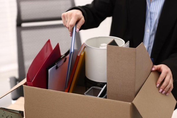 配资门户网网址 “抓阄”裁员，公司被判赔偿6.75万元 律师：面对变相裁员员工有权说“不”